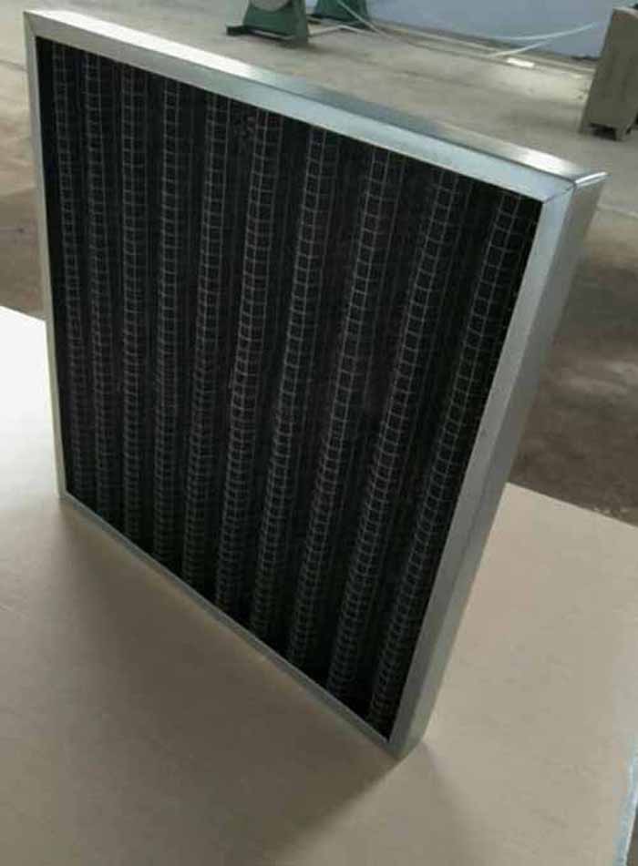 折疊式活性炭過濾器鋁型材外框，也可選用鍍鋅外框及不銹鋼，厚度為：21mm,25mm,46mm，50mm等其他多種厚度。