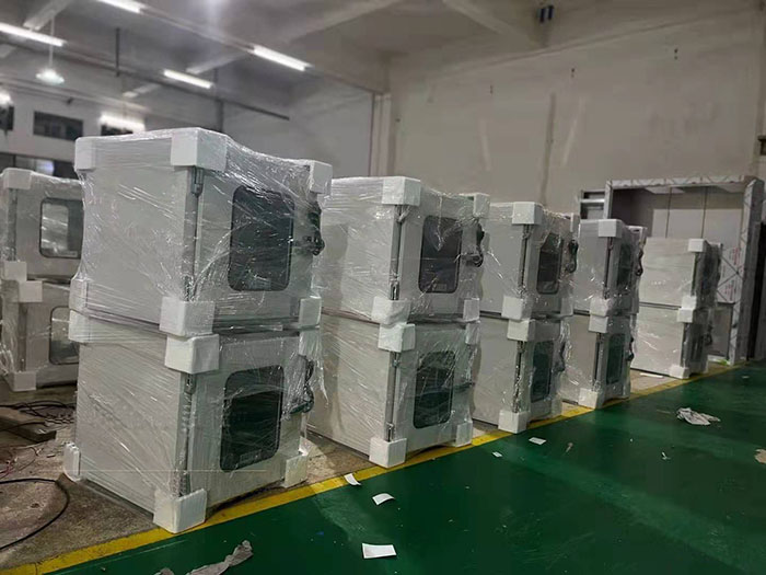凈化車(chē)間傳遞窗成為不可或缺的設(shè)備。