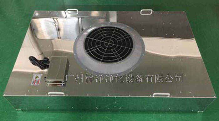 不銹鋼FFU廣泛應(yīng)用于電子、醫(yī)藥、生物工程、食品、化妝品等行業(yè)，如半導(dǎo)體生產(chǎn)線、藥品生產(chǎn)車間、實(shí)驗(yàn)室、手術(shù)室等，為各類潔凈室提供穩(wěn)定的空氣潔凈度保障。