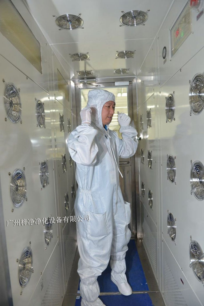 風淋室是一種用于去除人員、物料表面塵埃的凈化設備