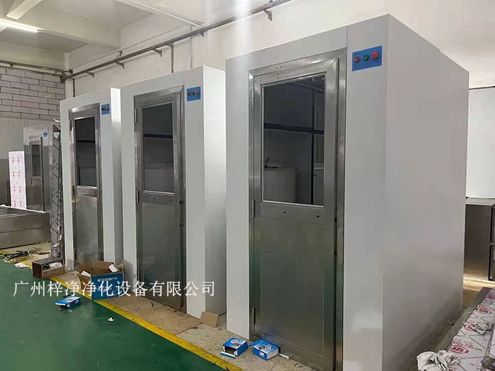 風淋室的材質(zhì)也會影響價格